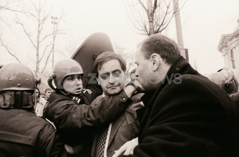 Николай Добрев и Красимир Петров на 10 януари 1997 г. около НС